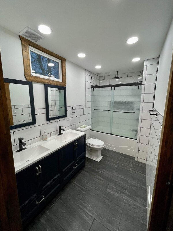 Building Photo - 195 E 2nd St