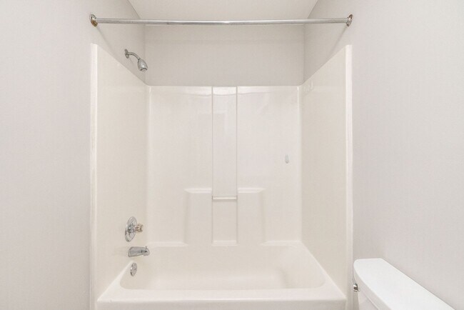 Building Photo - Spacious home in Hopewell