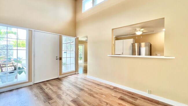 Building Photo - RARELY AVAILABLE 3 BEDROOM NEAR BEACH