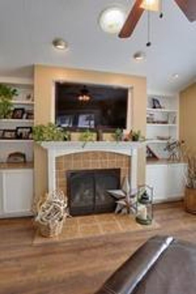 Building Photo - 1712 Stratford Dr