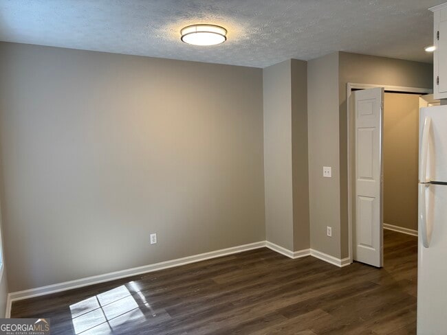 Building Photo - 97 Lily Dr