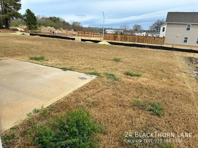 Building Photo - 24 Blackthorn Ln