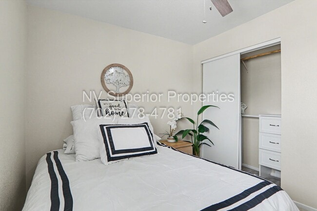 Building Photo - SE!! Close to UNLV!! 2 Bedroom 2 story!! 1 Car Carport!! Fully Furnished!! Community Pool!! and T...