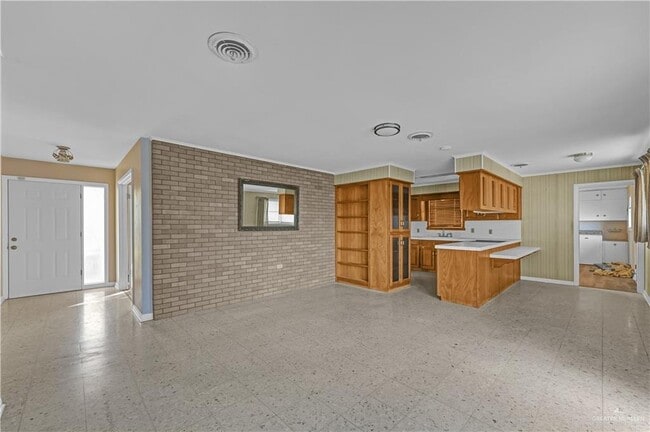 Building Photo - 21 E Walnut Ave