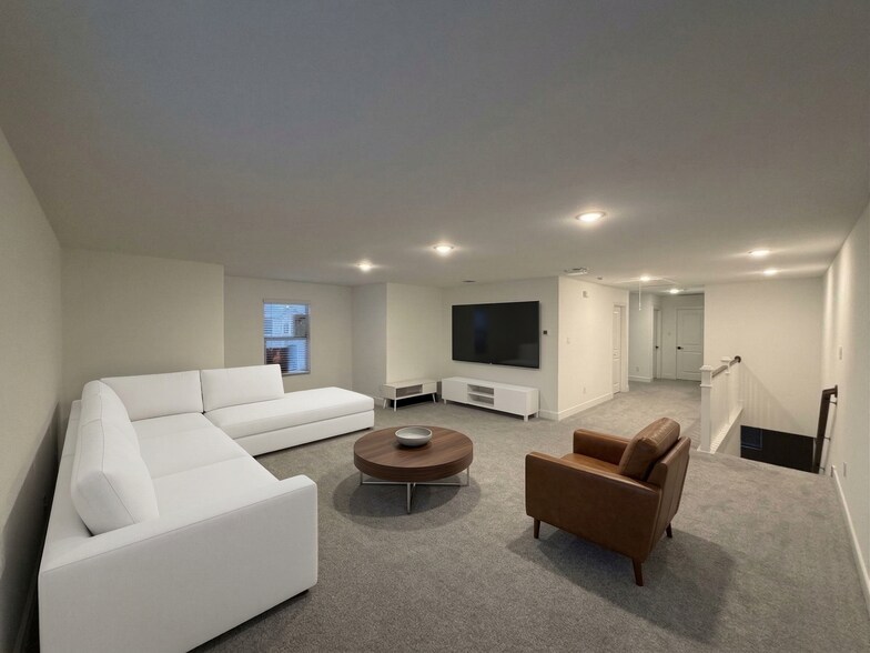 Building Photo - 733 Faith Bud Ln