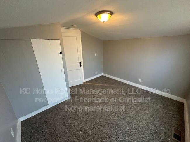 Building Photo - 2535 Charlotte St