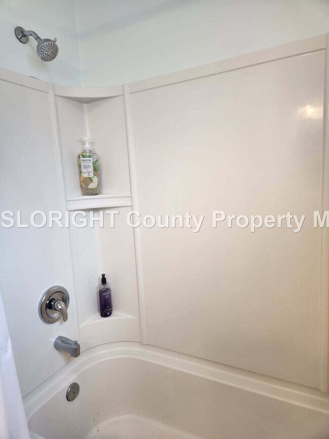 Building Photo - AVAILABLE OCTOBER- Updated Beachside Home in Pismo Beach - 1 Bed / 1 Bath