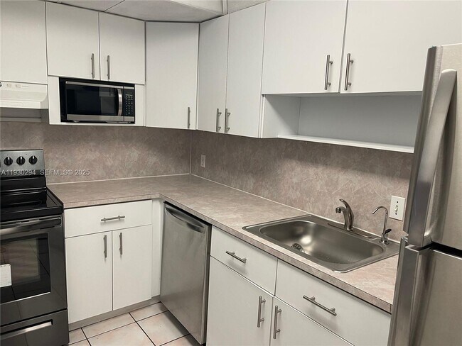 Building Photo - 4848 NW 24th Ct