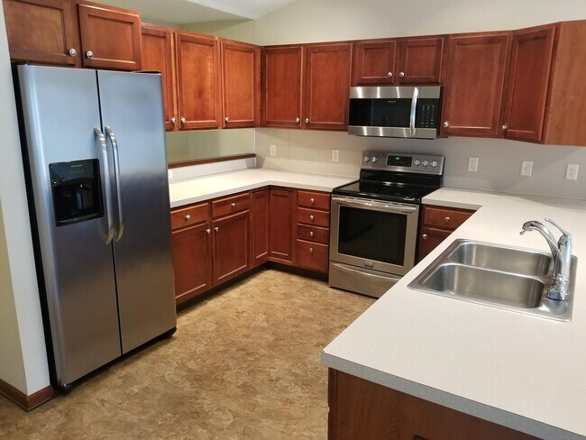 Building Photo - 1623 Lamberton Lake Dr NE