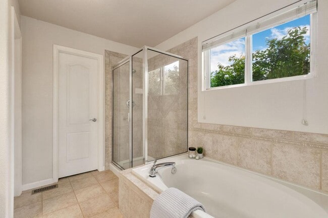 Building Photo - 8100 Lighthouse Ln