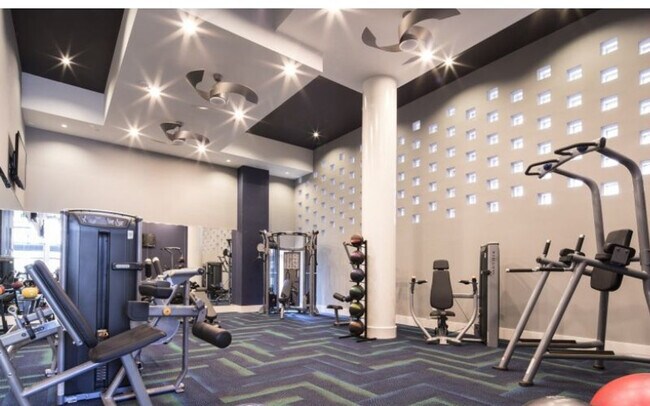 Building Photo - 3380 Peachtree Rd NE