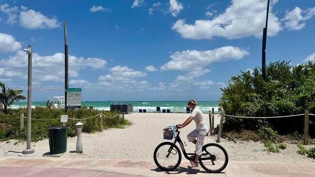 Building Photo - 6515 Collins Ave