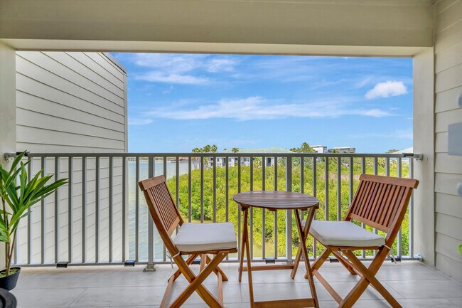 Building Photo - 2506 N Rocky Point Dr