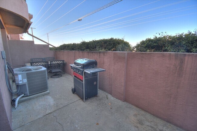 Building Photo - Live in the Foothills