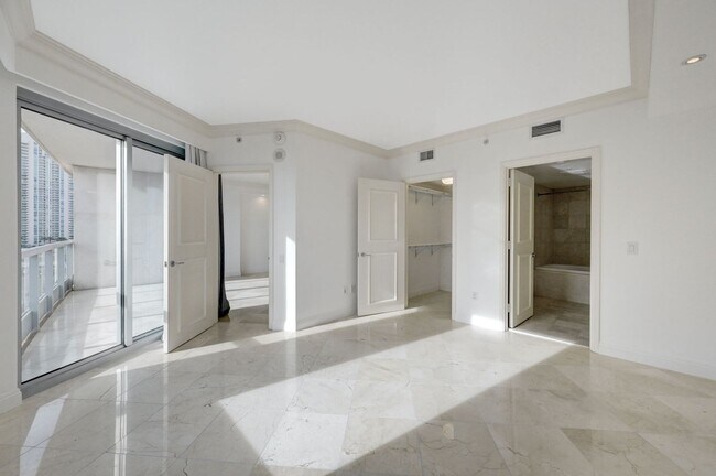 Building Photo - Turnberry Towers East 804- Strip/City/Mnt Views from this Stunning 1Bd/1.5Ba Residence