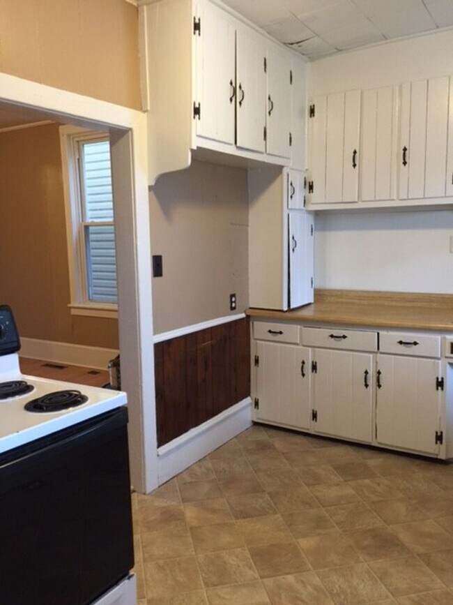 Building Photo - 223-225 Hamilton Avenue