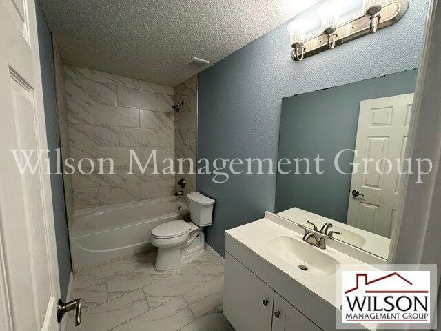 Building Photo - 413 Country Cottage Ln