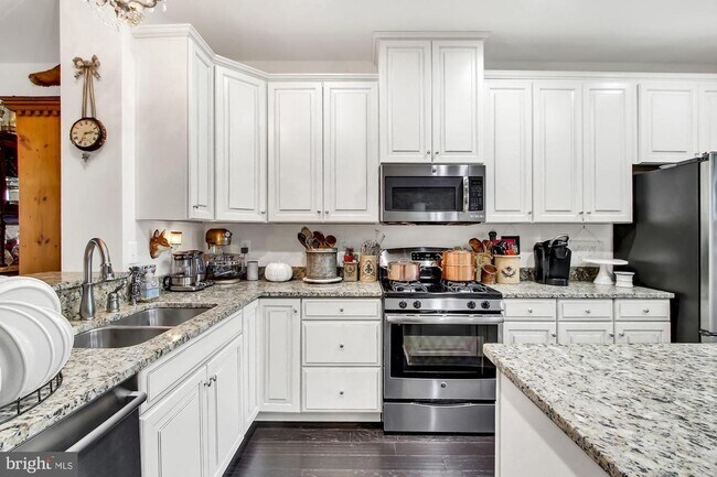 Building Photo - 927 Brechin Ln