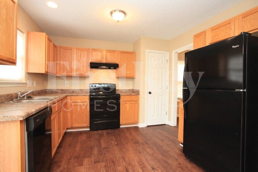 Building Photo - 906 Grassy Patch Ln