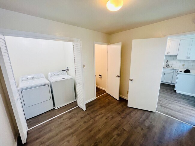 Building Photo - 108 Gladys Ave