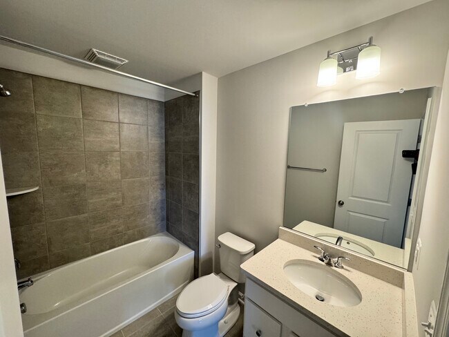 Building Photo - 701 Englewood Farms Dr