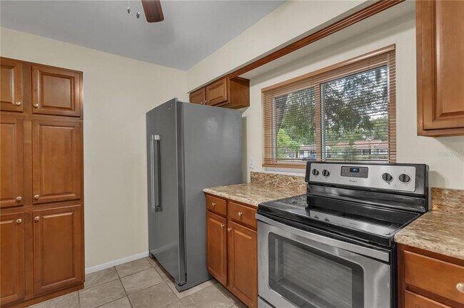 Building Photo - 10444 Kingbrook Ln