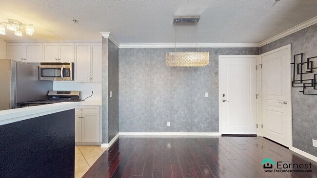 Building Photo - Spacious and Unique Ground-Floor 2BD/2BA U...
