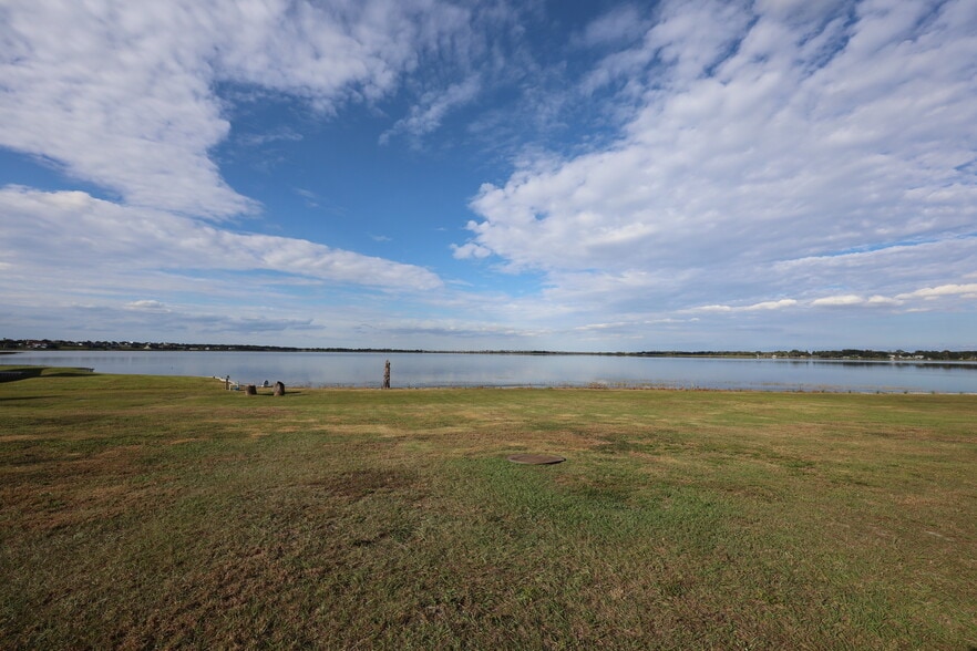 Building Photo - 1221 W Pierce St
