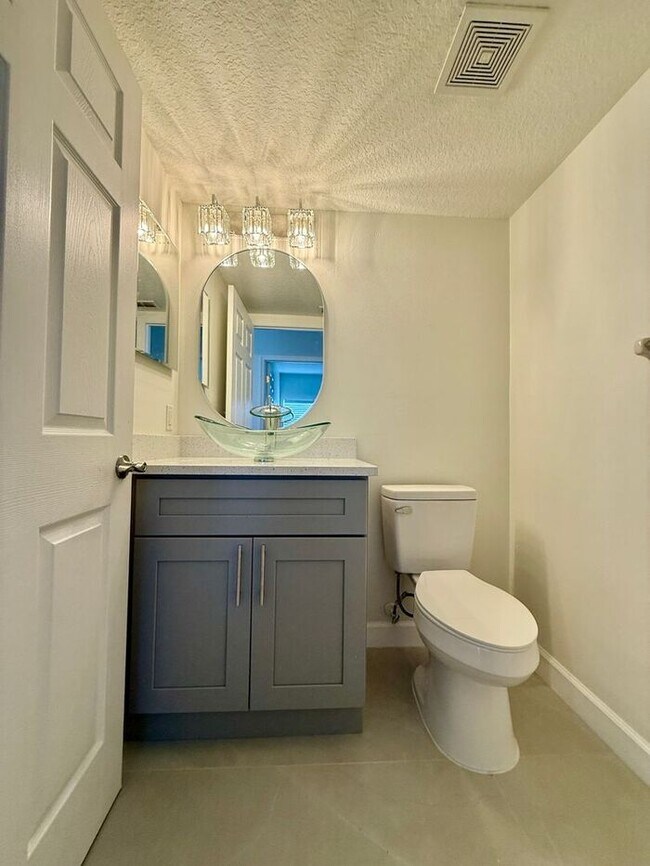 Building Photo - GORGEOUS, Large Completely Renovated Two-Story 4/2.5 PLUS LOFT in POINCIANA VILLAGES!