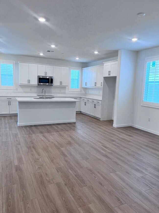 Building Photo - ***NEW BUILD IN LOMA LINDA***