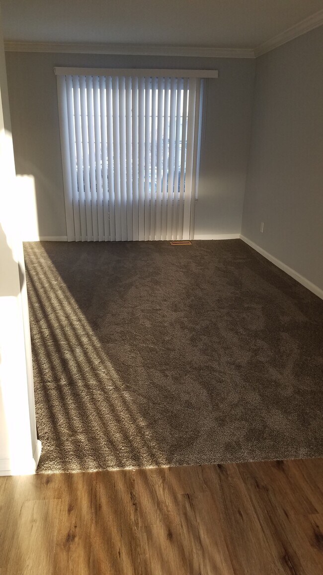 Front Room Main Level - 67970 S Main St