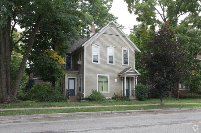 Building Photo - 654-658 Cherry St SE