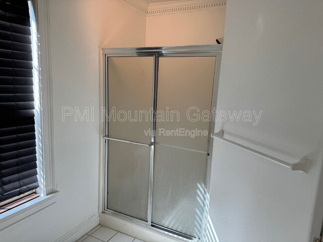 Building Photo - 73 Birdie Ln