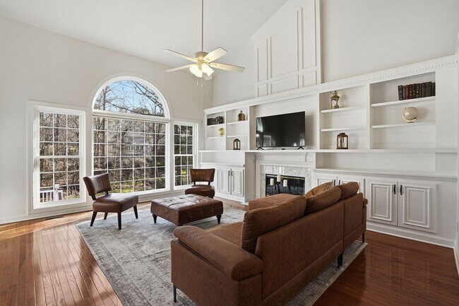 Building Photo - Stunning Home in Desirable Lochmere Community - SHORT TERM LEASE OPTIONS AVAILABLE