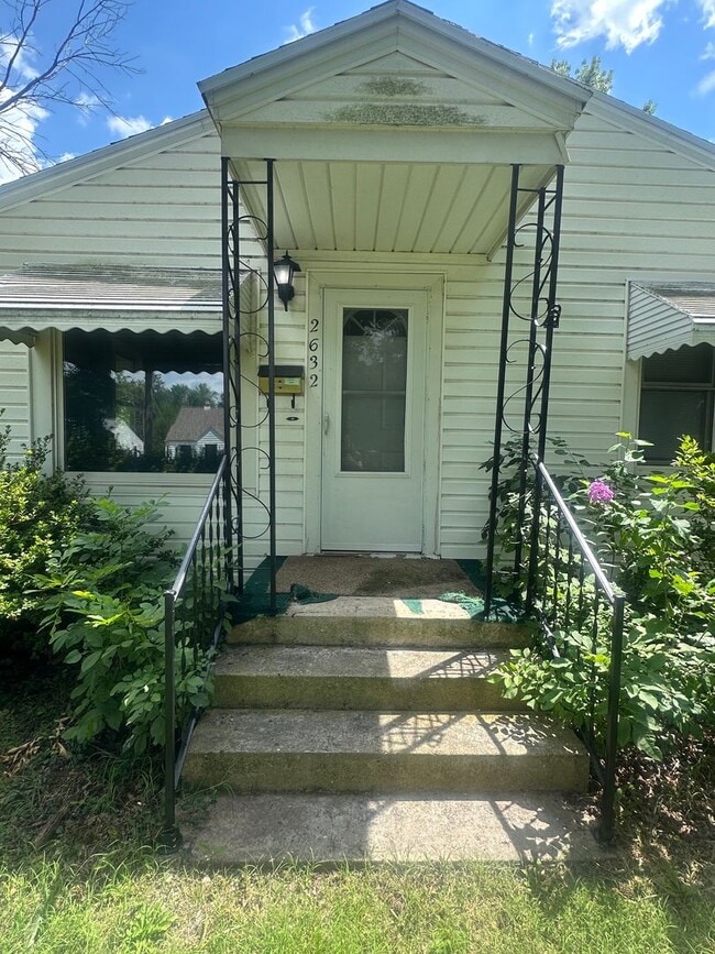 Building Photo - 2 Bed | 1 Bath Home with Detached Garage