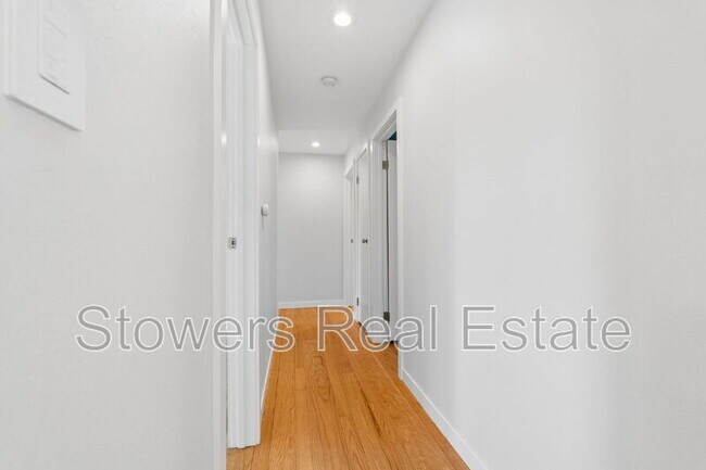 Building Photo - 1099 Larch Ave
