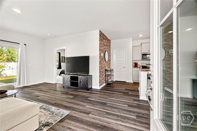 Building Photo - 170 Holloway Hl