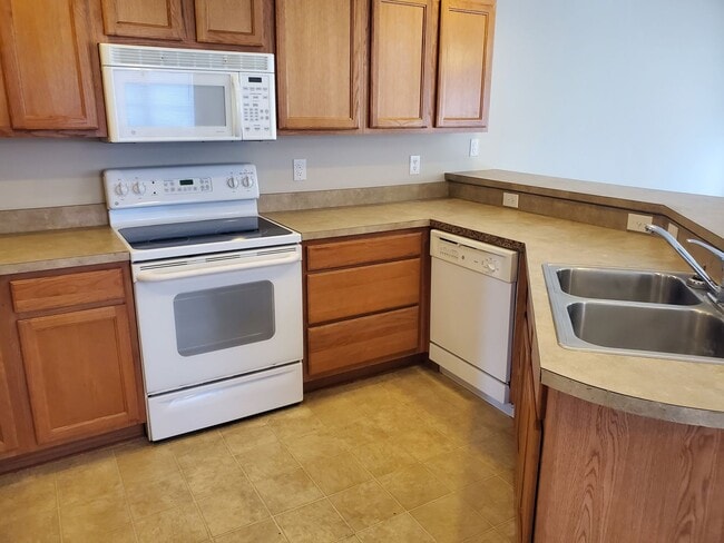 Building Photo - re2102m