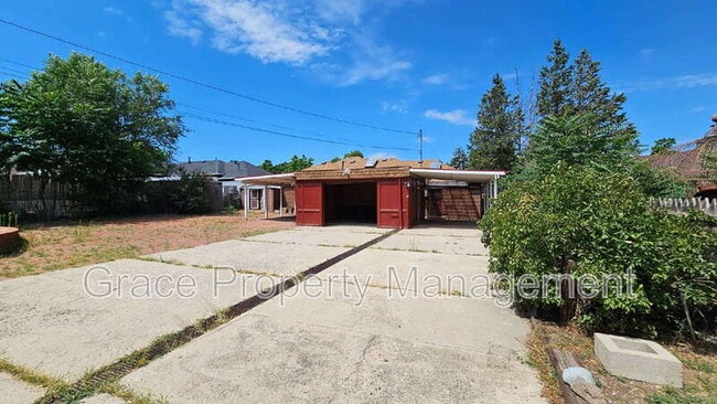 Building Photo - 610 S Eliot St