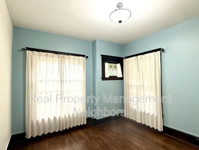 Building Photo - 216 Lafayette Ave NE