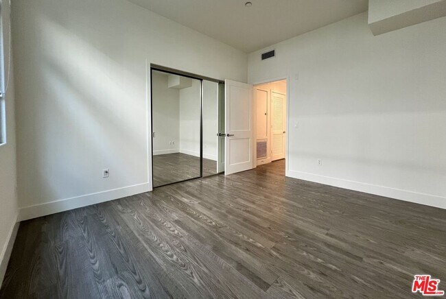 Building Photo - 1232 Kings Rd