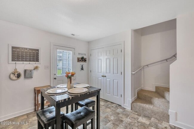 Building Photo - Very Well Maintained Townhome In Carolina ...