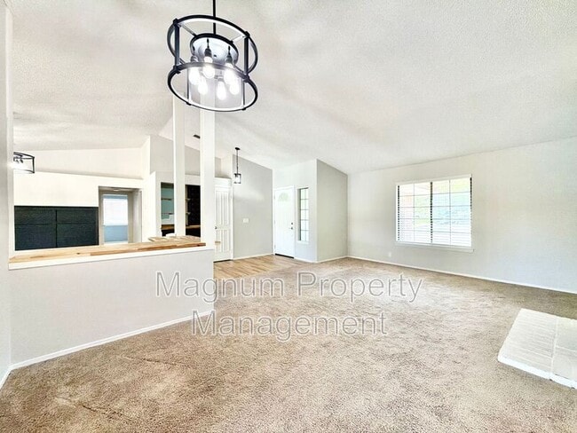 Building Photo - 45680 Clubhouse Dr