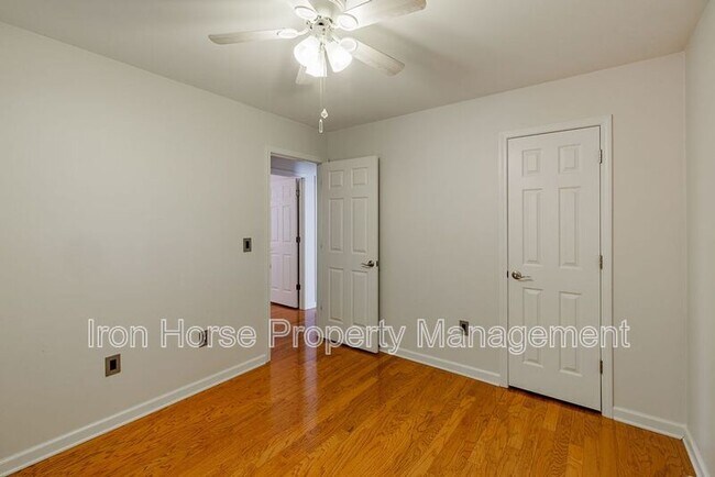 Building Photo - 160 Cedar Rock Trace