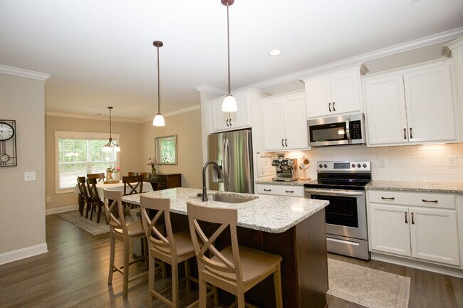 Building Photo - "Charming 4-Bedroom Retreat with Fireplace and 3 Full Baths in Aberdeen!"