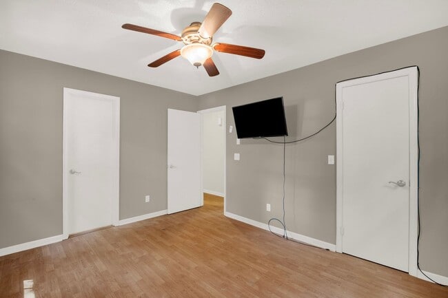 Building Photo - Lovely 3 bedroom, 1 1/2 bathroom home in G...