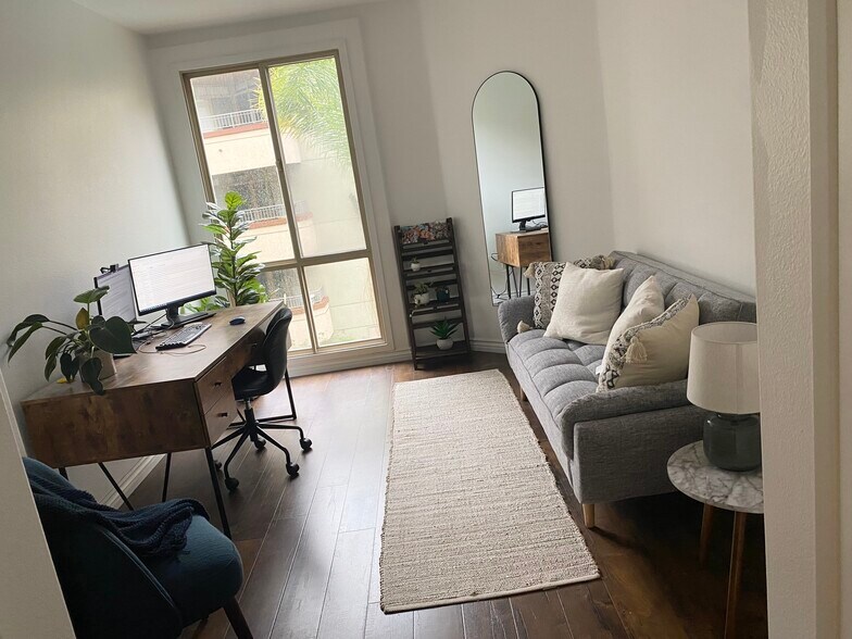 Building Photo - 1501 Front St