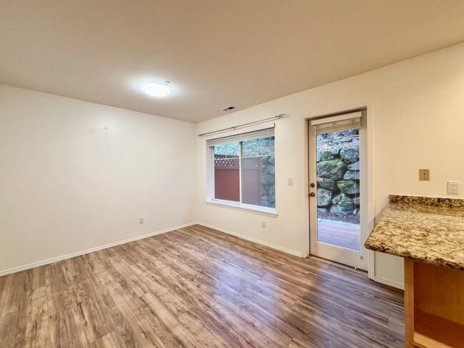 Building Photo - Convenience at Your Doorstep – Townhome for Rent in Newcastle