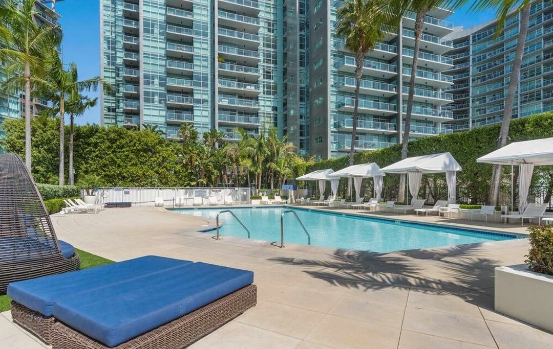 Building Photo - 13700 Marina Pointe Dr