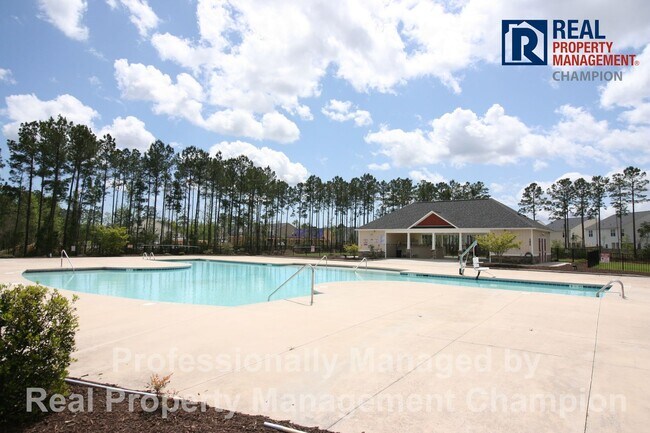 Building Photo - Spacious Home with Fenced Back Yard Convenient to Camp Lejeune